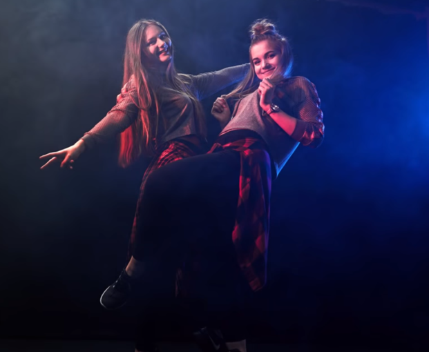 Sylwia Rakoczy i Weronika Kosmowska w choreografii do R.I.P